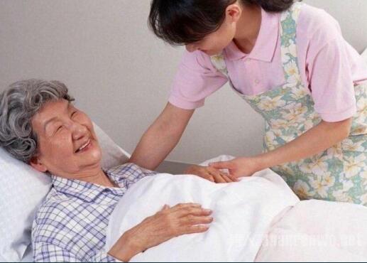 个人找住家保姆长期照顾两位老人