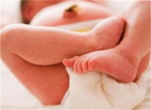 请月嫂和月子中心哪个好_月子中心好还是请月嫂在家好 - 听这位北京宝妈的优缺点比较