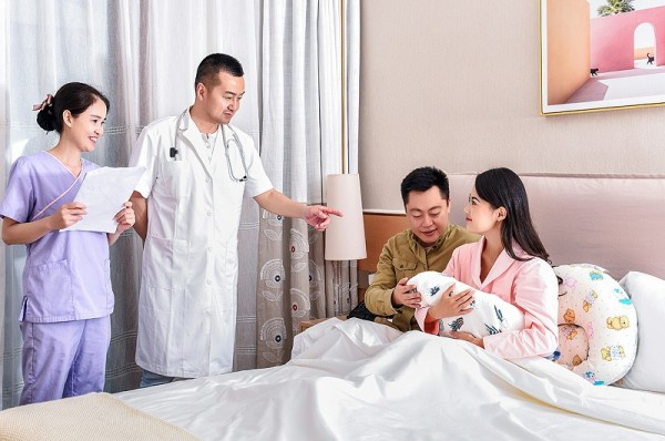 选择月子中心和住家月嫂有哪些区别？