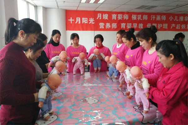 婆婆不同意请月嫂怎么办？不请月嫂自己护理可以吗？