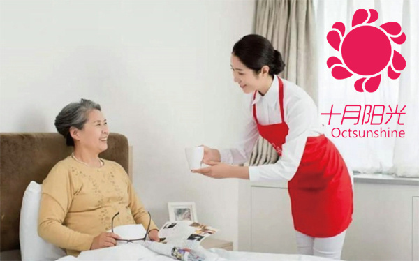 护理老人住家保姆多少钱一个月？